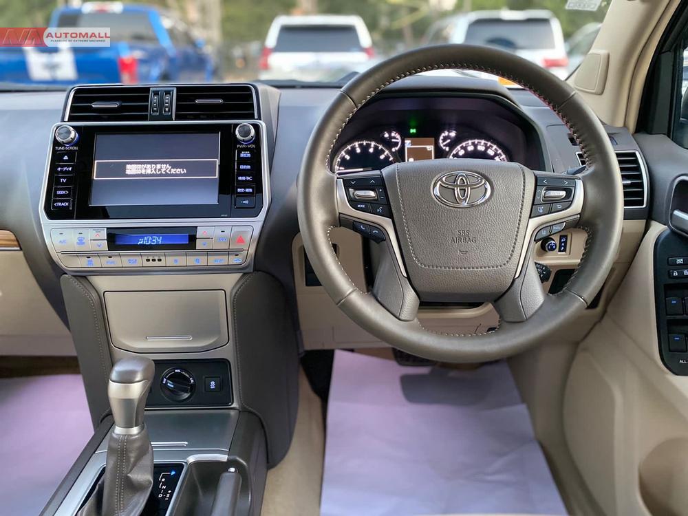 Toyota Prado Tx.L 
Model: 2018
Mileage: 19,000 Km
Unregistered 
Fresh import 

*Original Tv + 4 cameras
*Electric Powered Seats
*Heating/ Cooling Seats
*7 Seater
*Beige Room
*Sunroof

Calling and visiting hours 

Monday to Saturday

11:00 AM to 7:00 PM