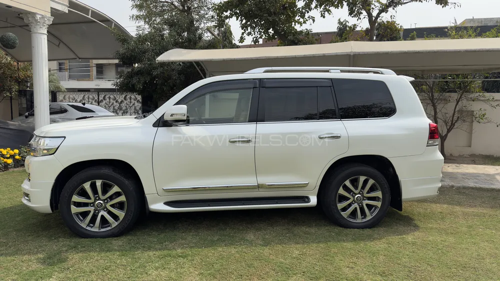Toyota Land Cruiser 2017 for sale in Lahore