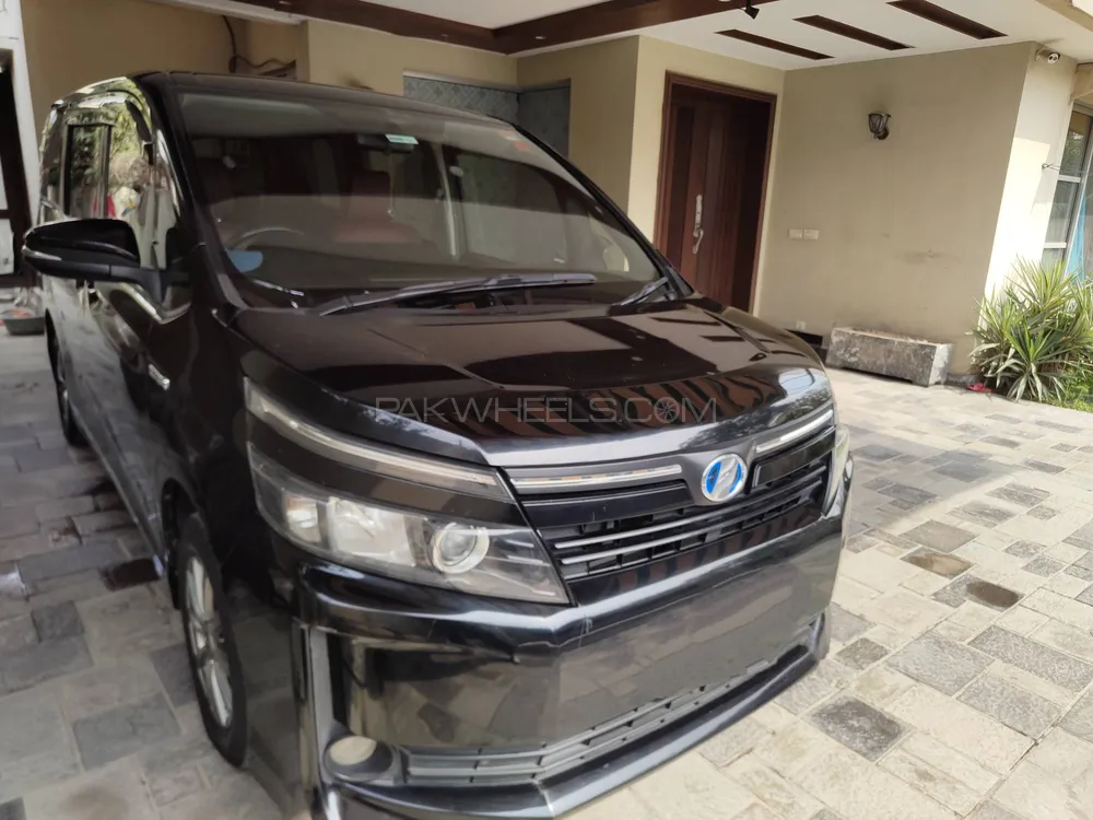 Toyota Voxy 2014 for sale in Lahore