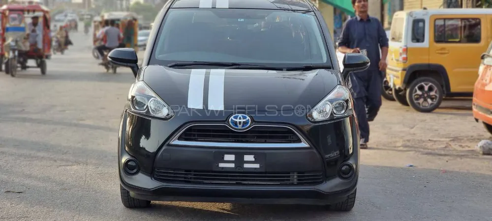 Toyota Sienta 2018 for Sale in Faisalabad Image-1