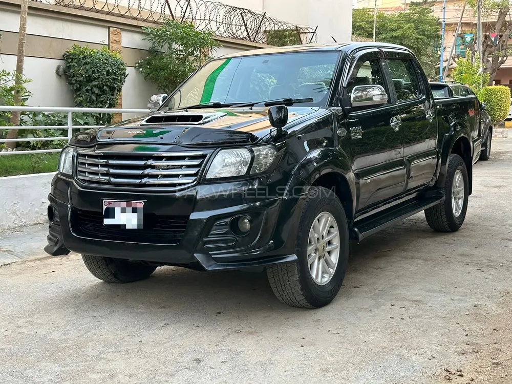 Toyota Hilux 2013 for Sale in Karachi Image-1