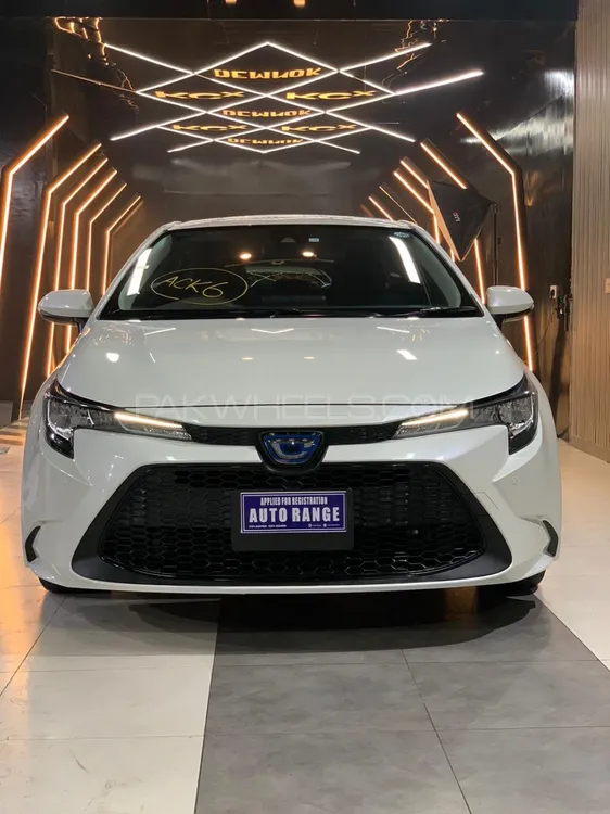 Toyota Corolla Hybrid 2020 for Sale in Lahore Image-1