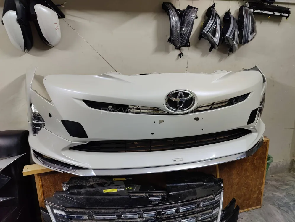 Toyota prius 2018 front bumper Image-1