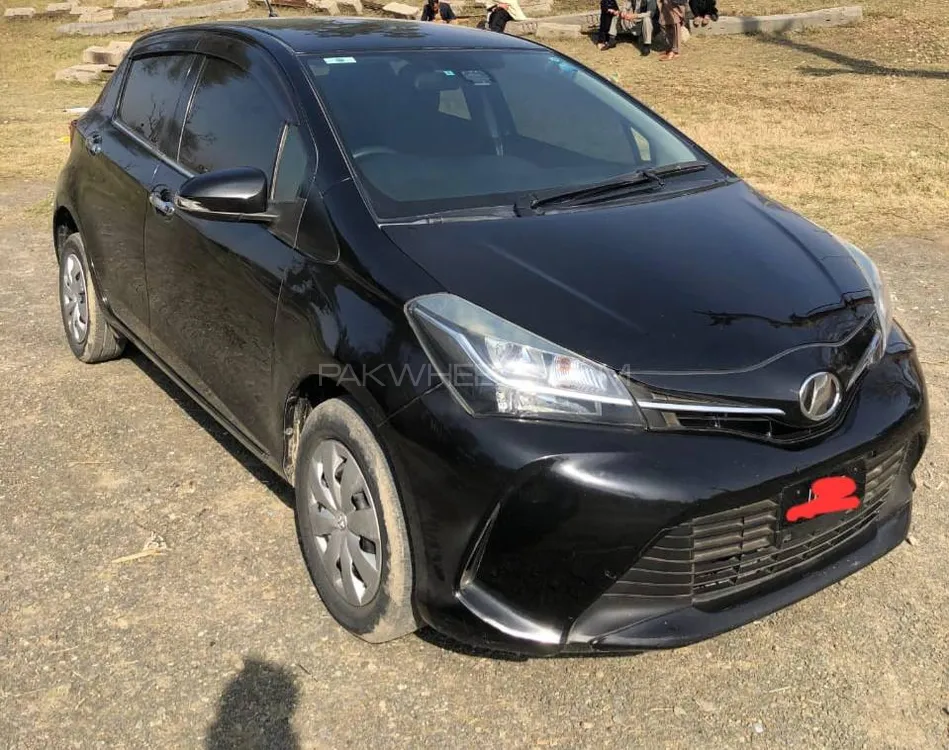 Toyota Vitz 2015 for Sale in Nowshera Image-1