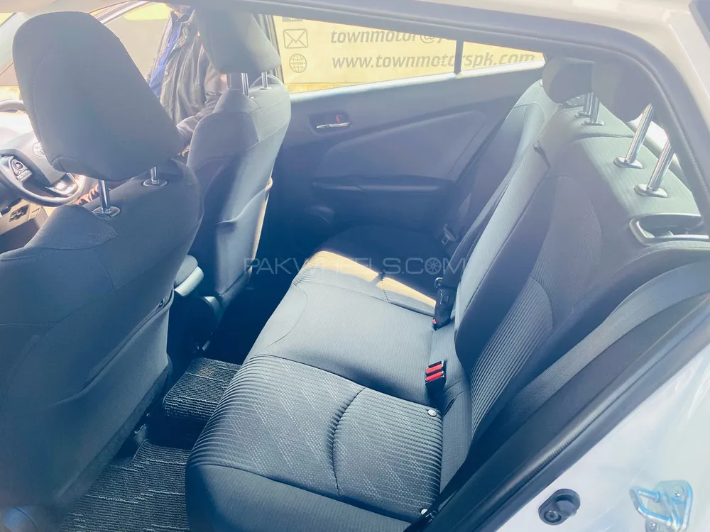 Toyota Prius 2020 for Sale in Lahore Toyota Prius 2020 for Sale in Lahore Image-8