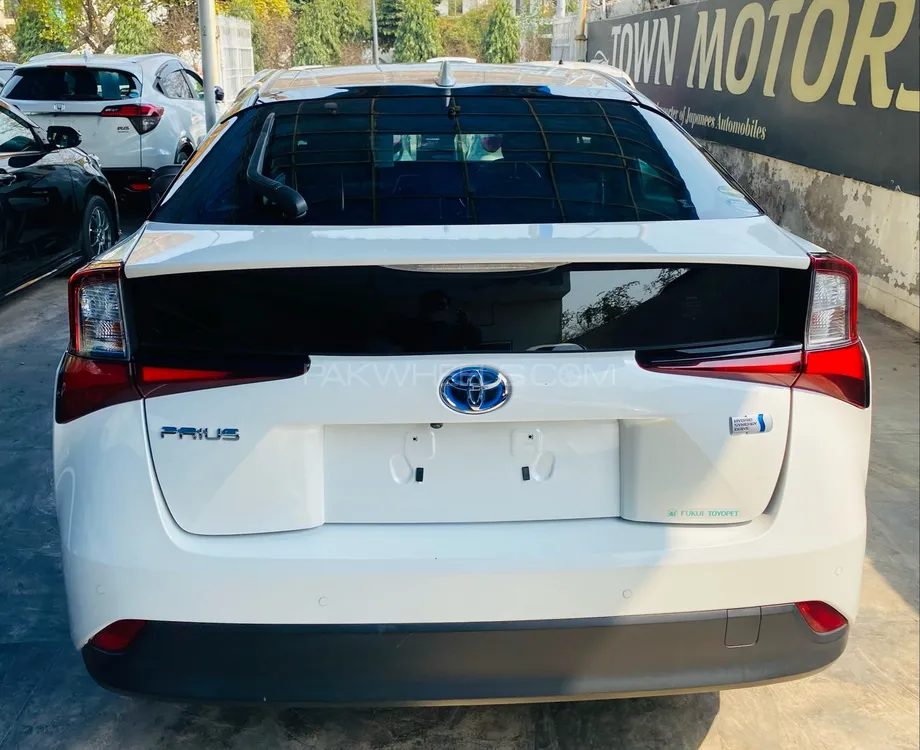 Toyota Prius 2020 for Sale in Lahore Toyota Prius 2020 for Sale in Lahore Image-4