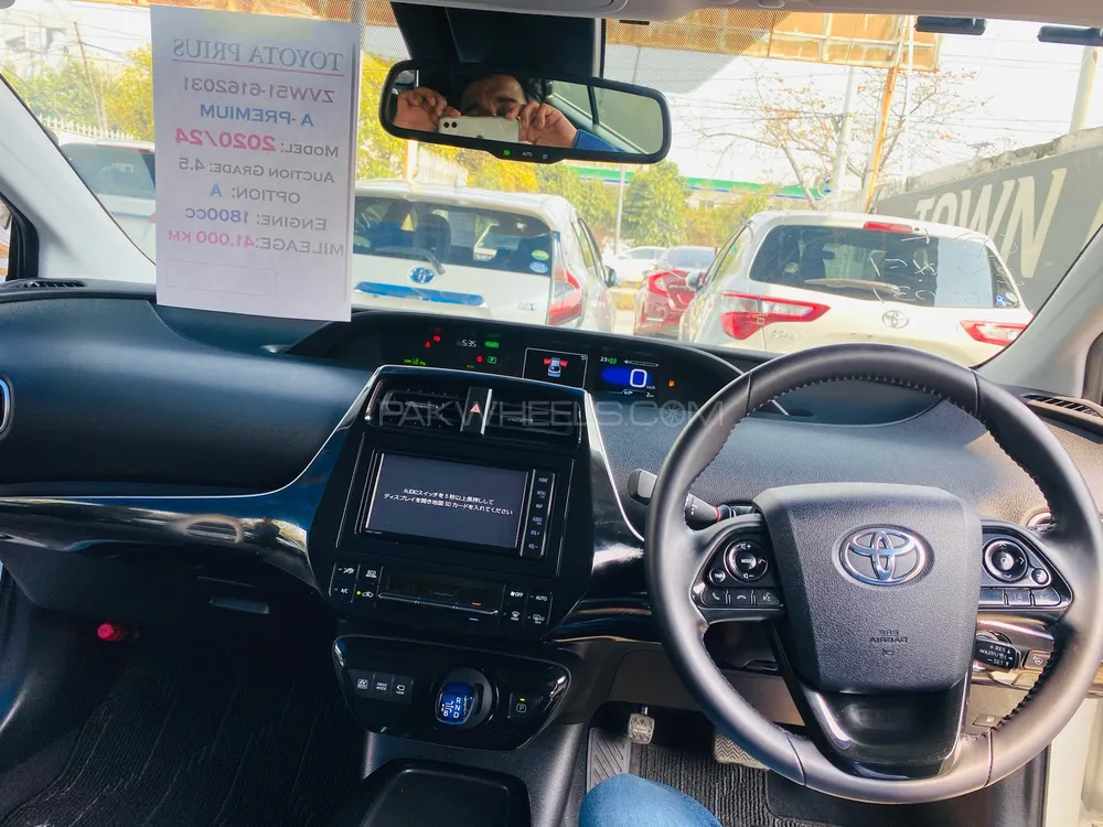 Toyota Prius 2020 for Sale in Lahore Toyota Prius 2020 for Sale in Lahore Image-9
