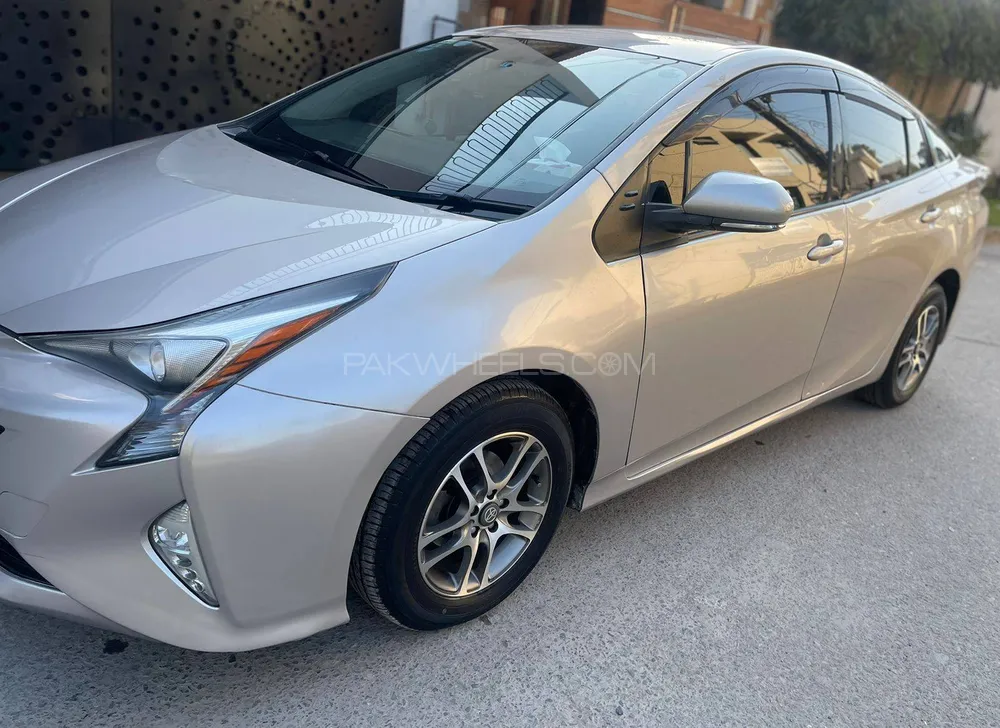 Toyota Prius 2015 for Sale in Lahore Image-1