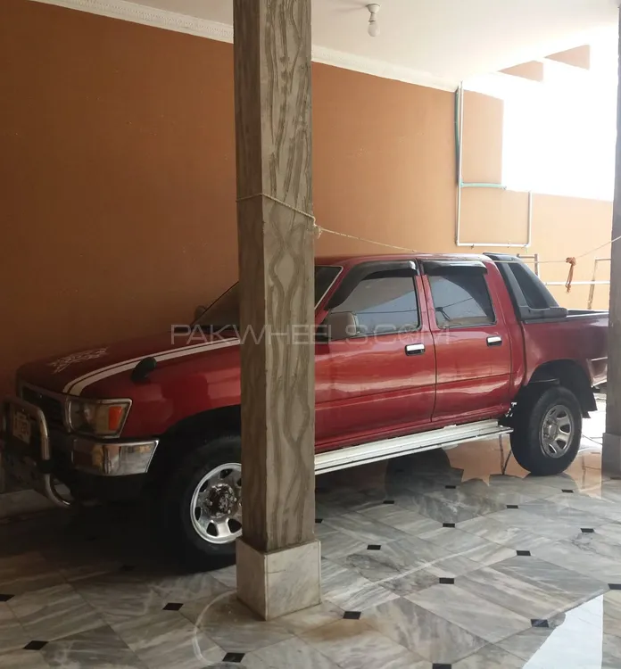 Toyota Hilux 1995 for Sale in Dera ismail khan Image-1