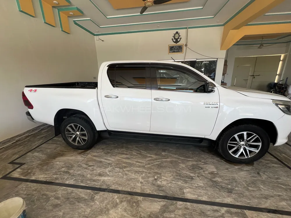Toyota Hilux 2018 for sale in Larkana