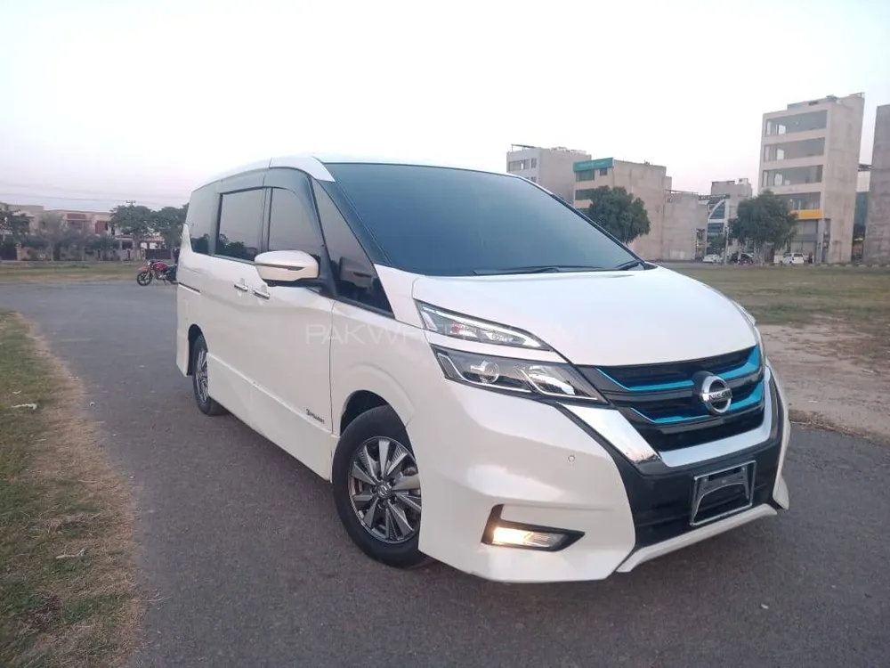 Nissan Serena HIGHWAY STAR 2018 for sale in Lahore | PakWheels