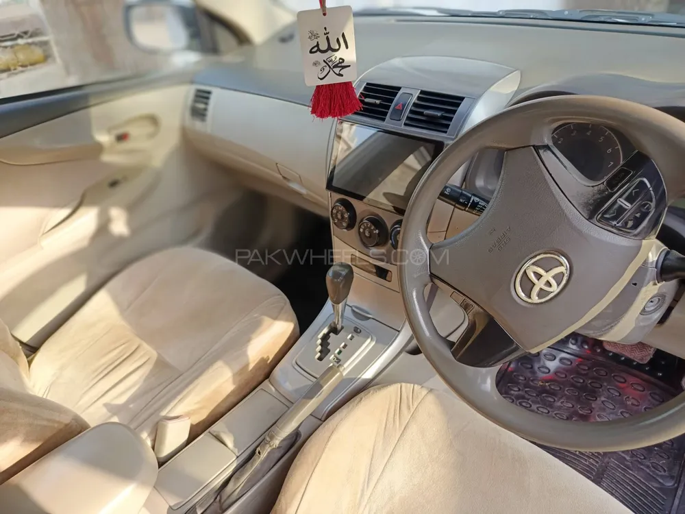 Toyota Corolla Axio 2013 for Sale in Multan Image-1