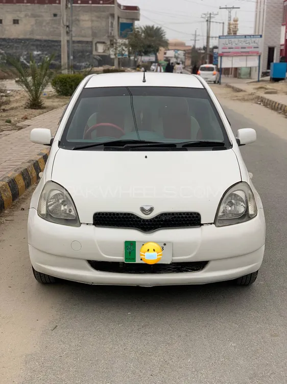 Toyota Vitz 2000 for Sale in Layyah Image-1