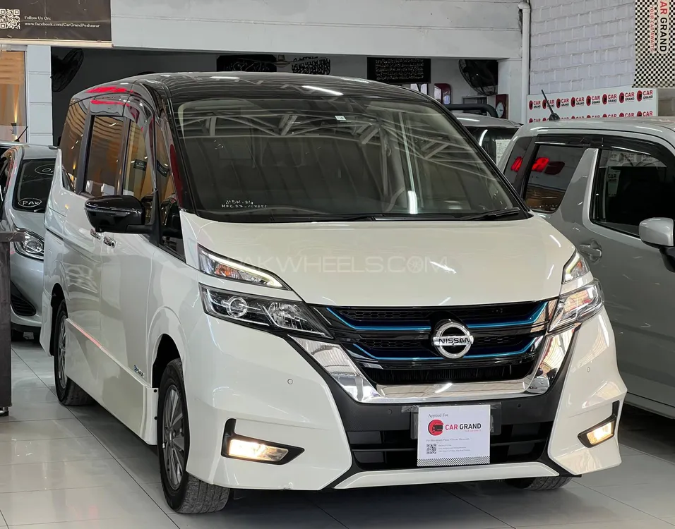Nissan Serena 2018 for Sale in Peshawar Image-1
