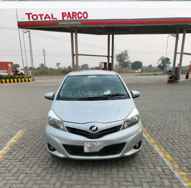 Toyota Vitz 2012 for Sale in Mian Channu Image-1