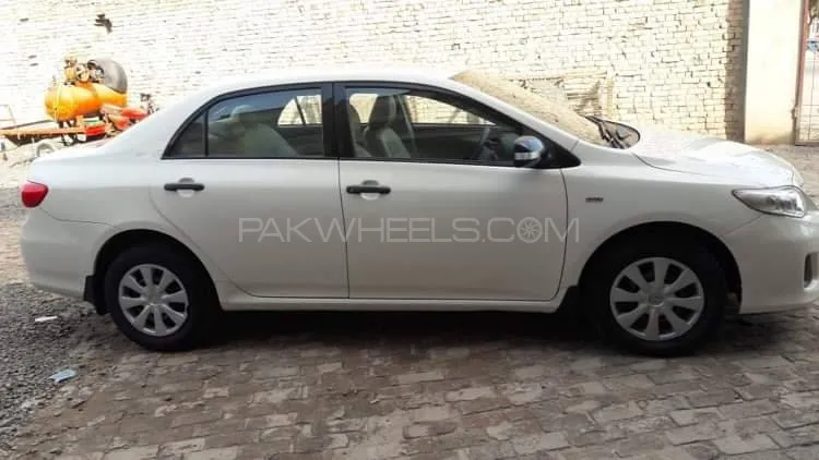 Toyota Corolla 2014 for Sale in Chichawatni Image-1