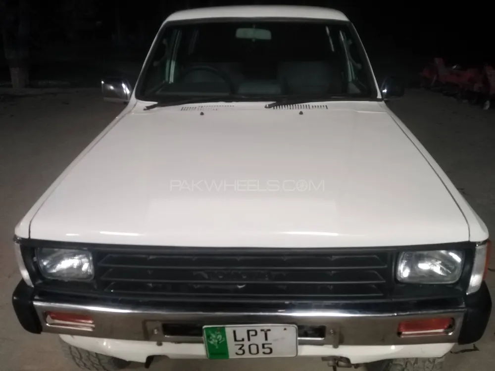 Toyota Hilux 1988 for sale in Pak pattan sharif