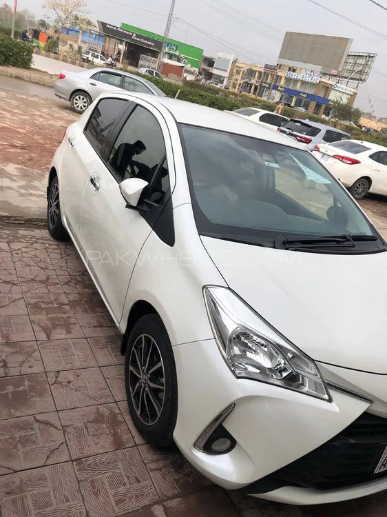 Toyota Vitz 2018 for Sale in Peshawar Image-1