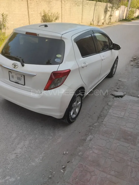 Toyota Vitz 2013 for Sale in Hayatabad Image-1