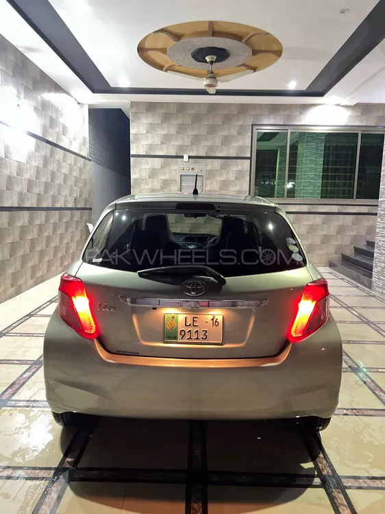 Toyota Vitz 2012 for Sale in Mardan Image-1