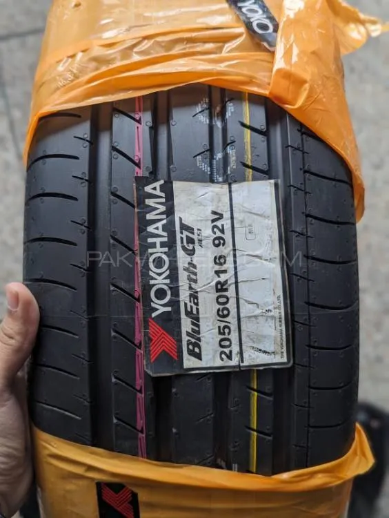 New Tyres Yokohama Bluearth 205/60 R16 Date 2023 end Image-1