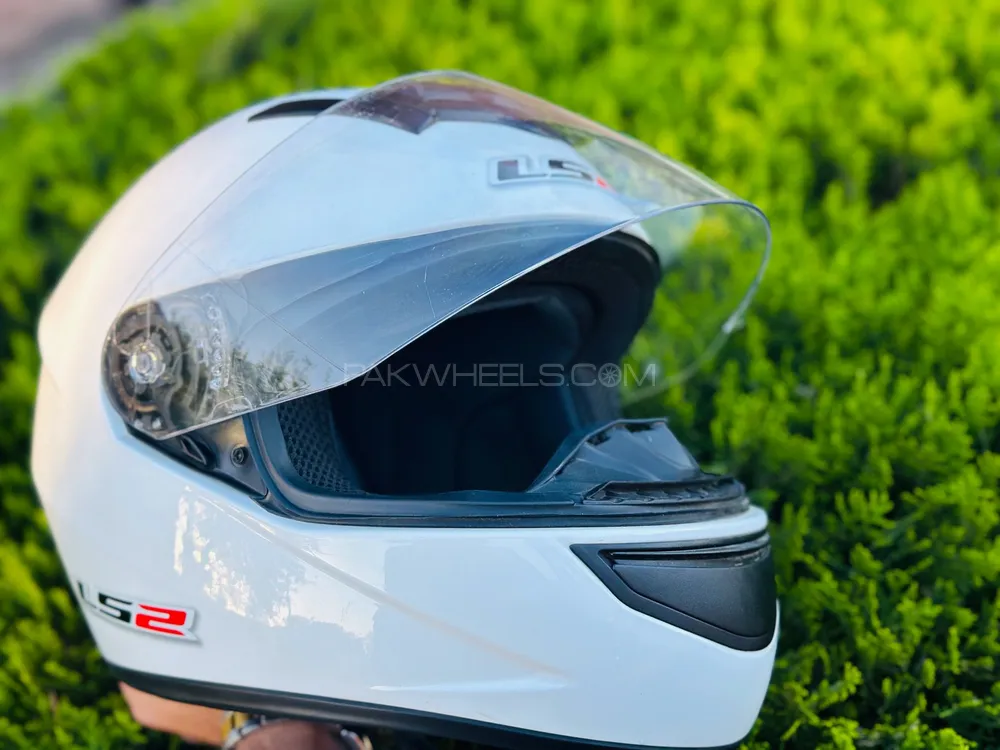 LS2 Helmet Image-1