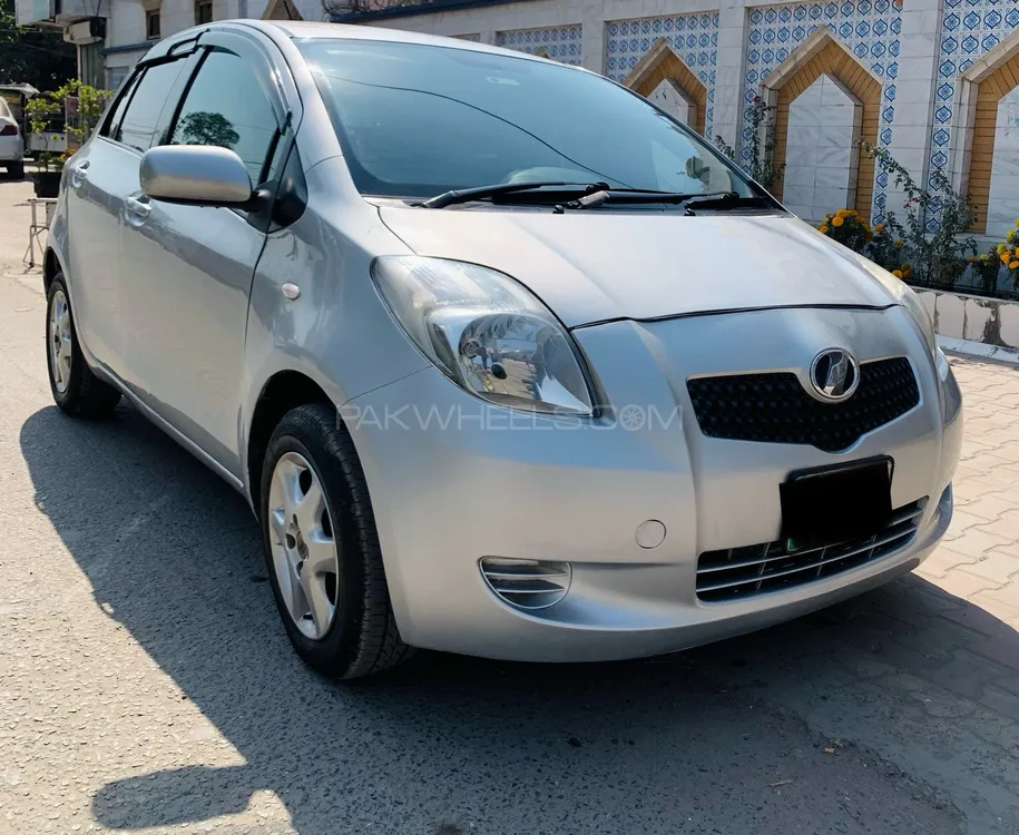 Toyota Vitz 2006 for sale in Lahore