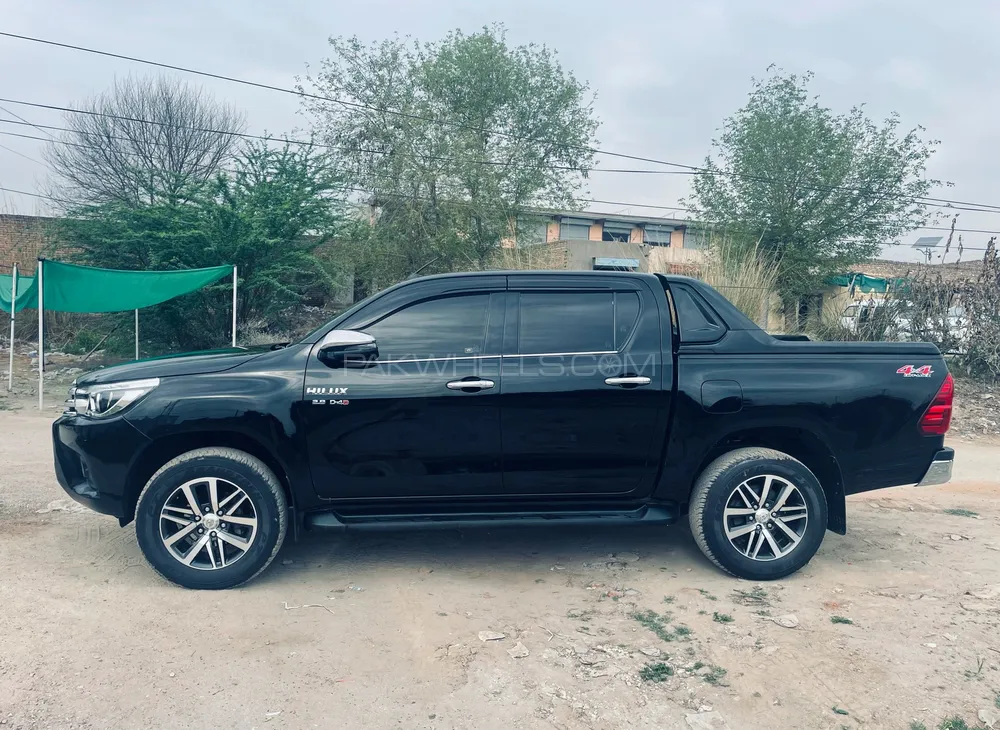 Toyota Hilux 2021 for Sale in Mian Wali Image-1