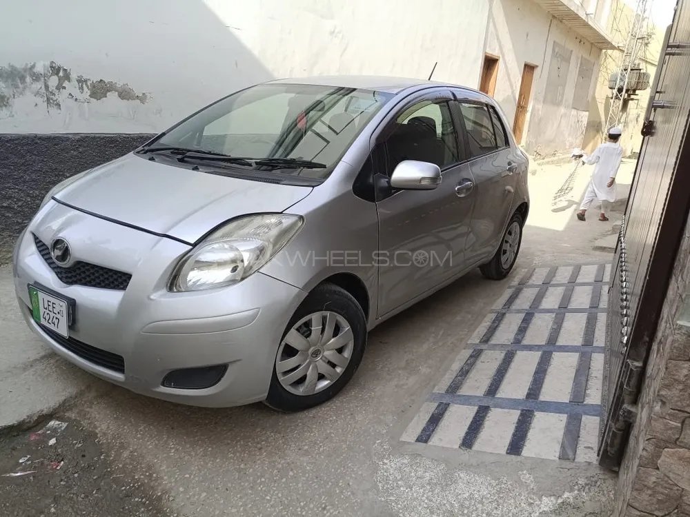 Toyota Vitz 2010 for Sale in Dera ismail khan Image-1