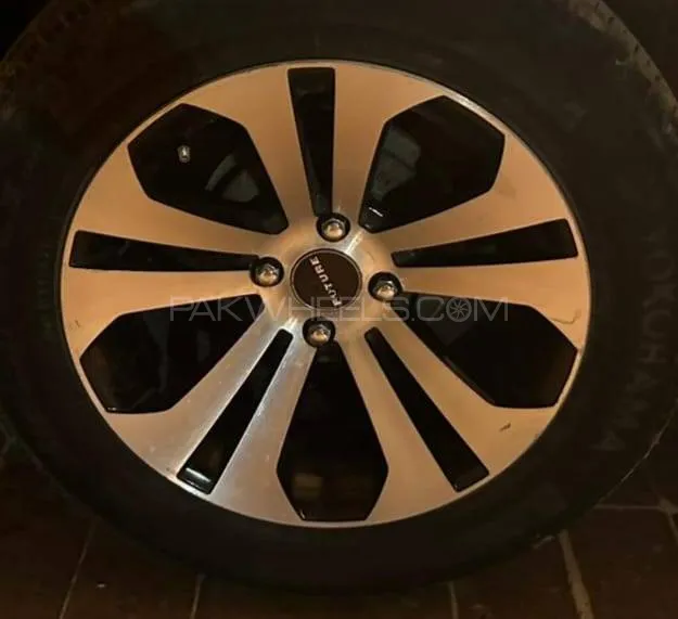 Alloy rims with tyres Image-1