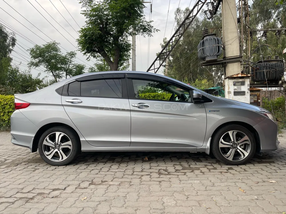 Honda Grace Hybrid 2020 for Sale in Gujranwala Image-1