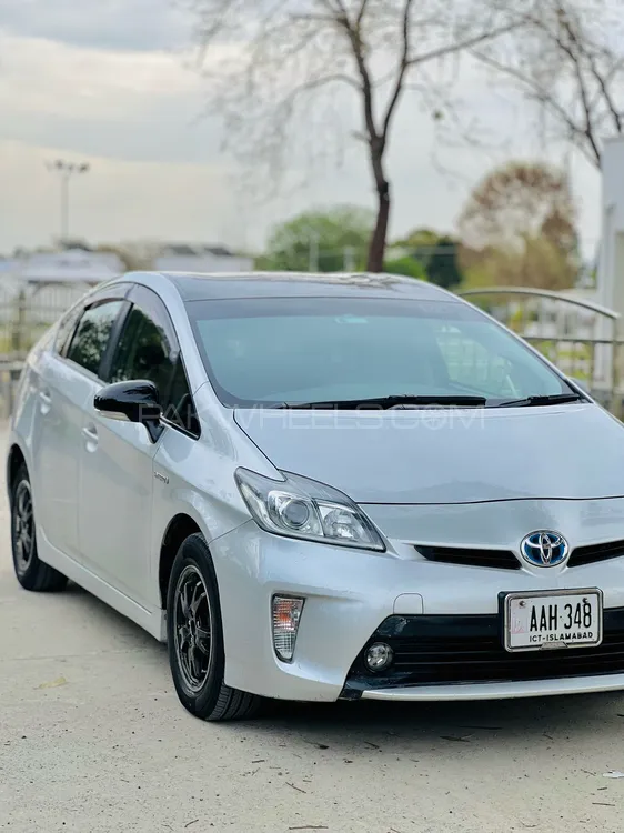 Toyota Prius 2012 for Sale in Wah cantt Image-1