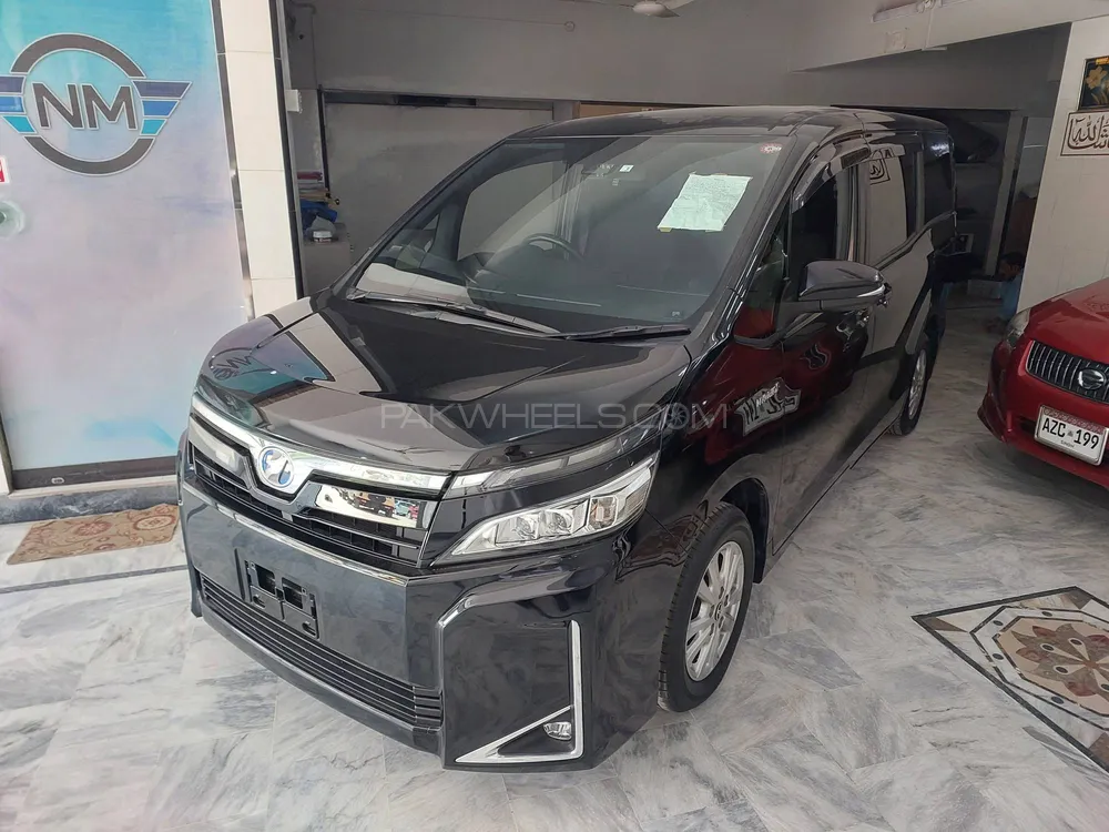 Toyota Voxy 2018 for Sale in Karachi Image-1