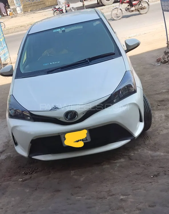 Toyota Vitz 2015 for Sale in Wazirabad Image-1