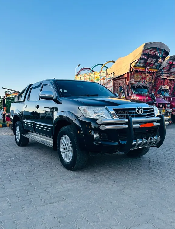 Toyota Hilux 2015 for Sale in Fateh Jang Image-1