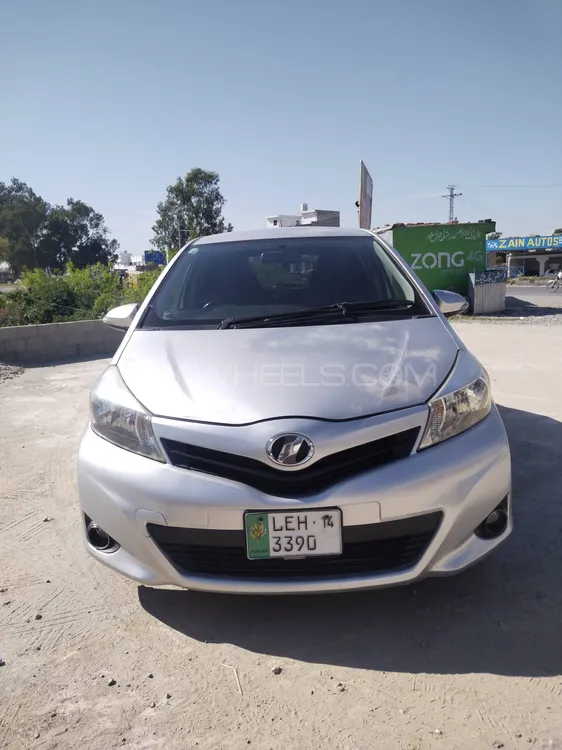 Toyota Vitz 2011 for Sale in Nowshera cantt Image-1