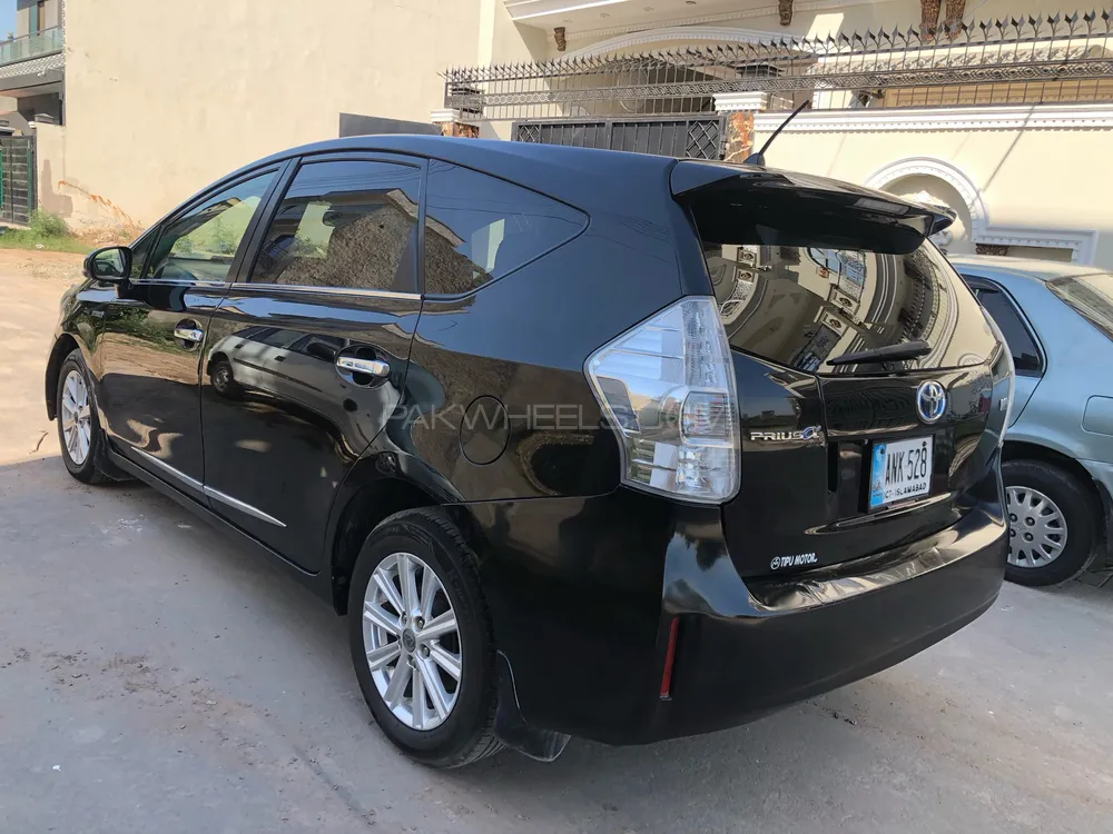 Toyota Prius Alpha 2014 for sale in Lahore