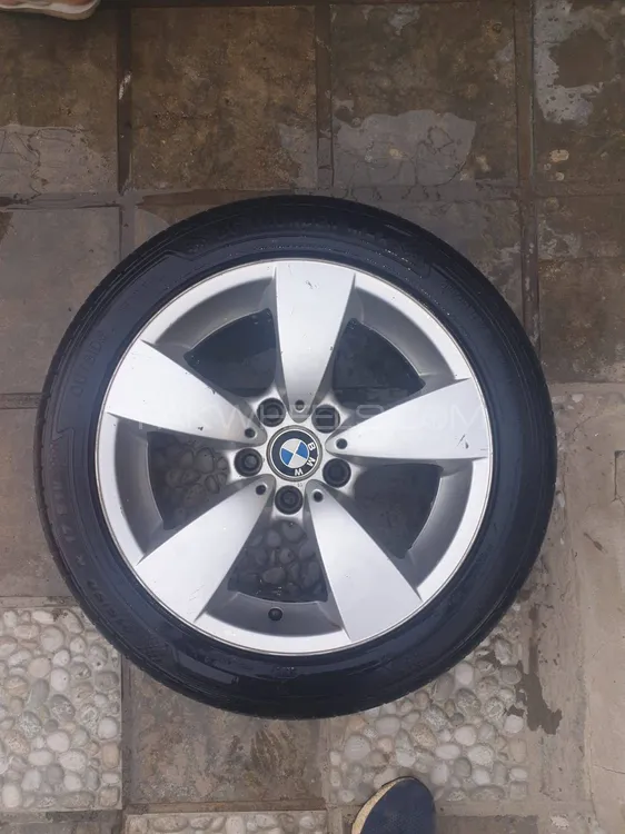 BMW tires and rim original and best condition Image-1