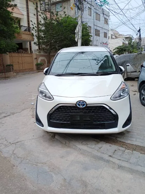 Toyota Sienta 2020 for Sale in Karachi Image-1