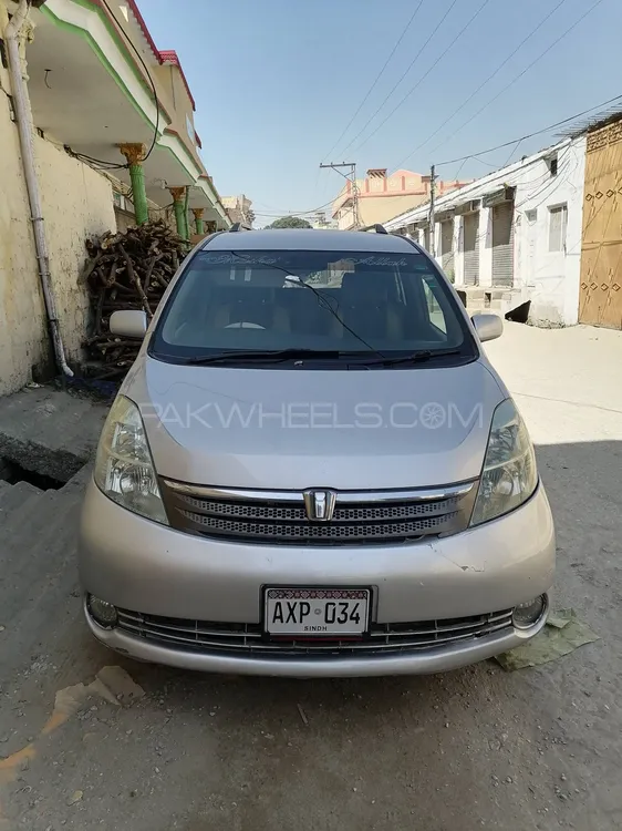 Toyota ISIS 2005 for Sale in Islamabad Image-1
