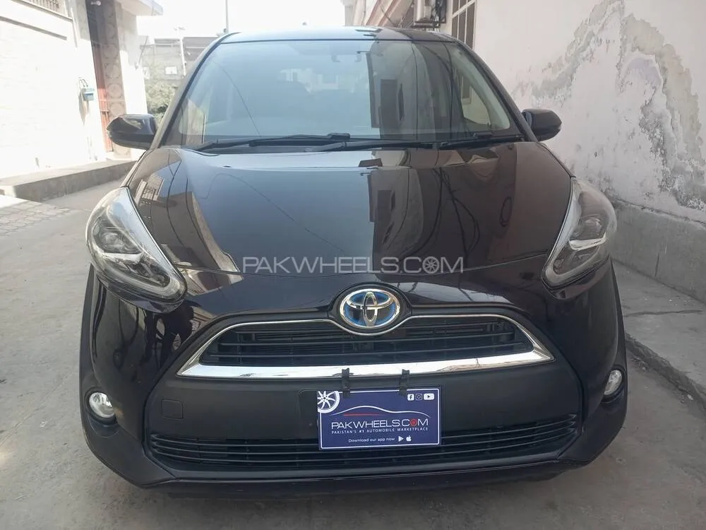 Toyota Sienta 2018 for Sale in Faisalabad Image-1