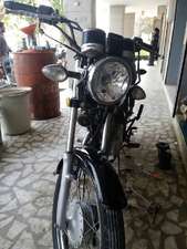 Suzuki GS 150 - 2015