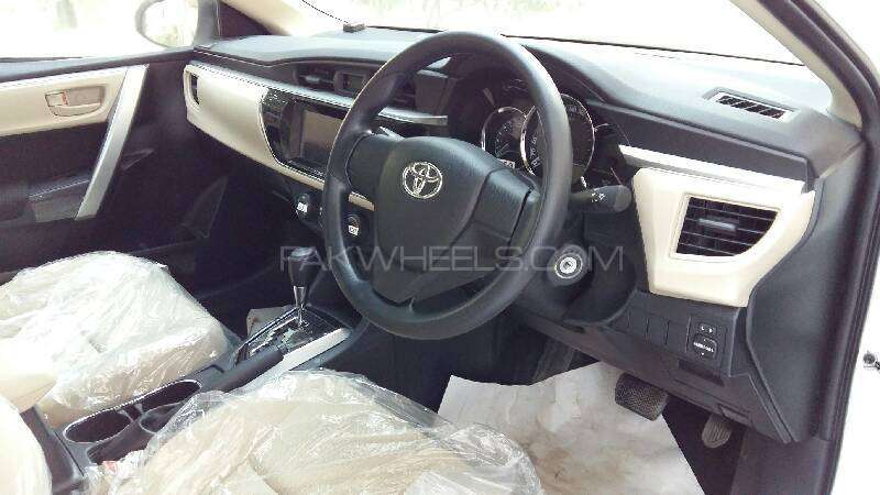 Toyota Corolla - 2015  Toyota Corolla - 2015  Image-3