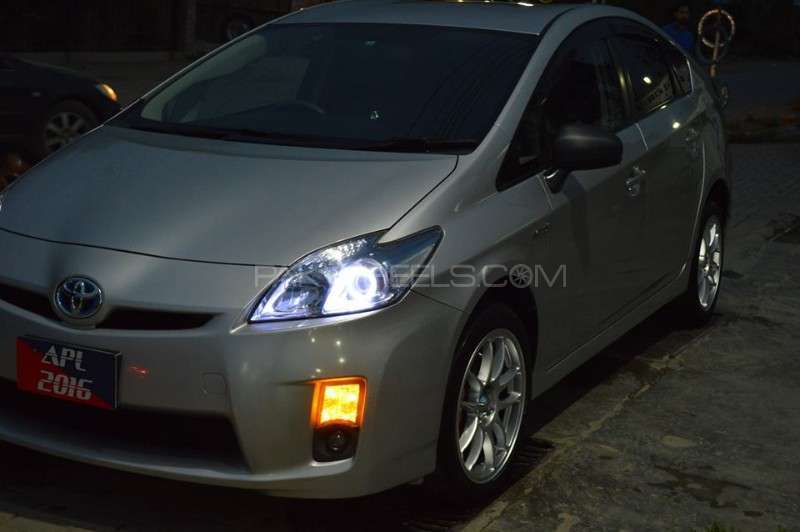 Toyota Prius - 2010  Toyota Prius - 2010  Image-3
