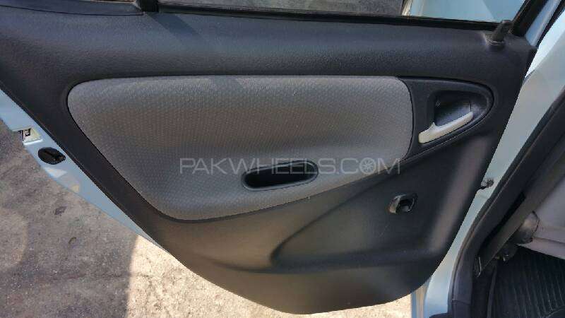 Toyota Vitz - 2004 Toyota Vitz Toyota Vitz - 2004 Toyota Vitz Image-6
