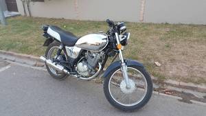 Suzuki GS 150 - 2014
