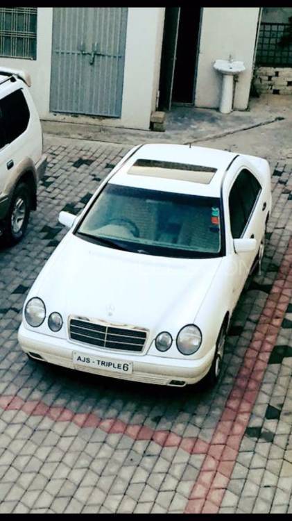 Mercedes Benz E Class - 1999  Mercedes Benz E Class - 1999  Image-2