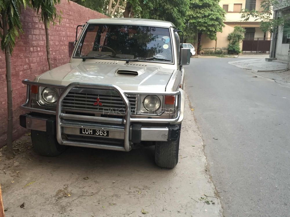 Mitsubishi Pajero - 1990  Mitsubishi Pajero - 1990  Image-2
