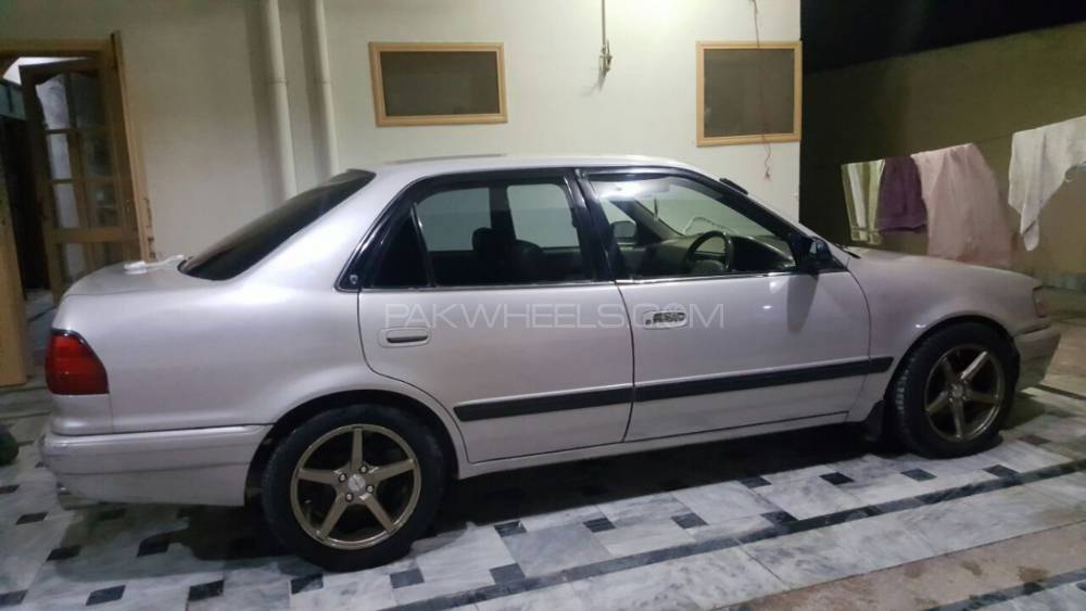 Toyota Corolla - 1995  Image-1