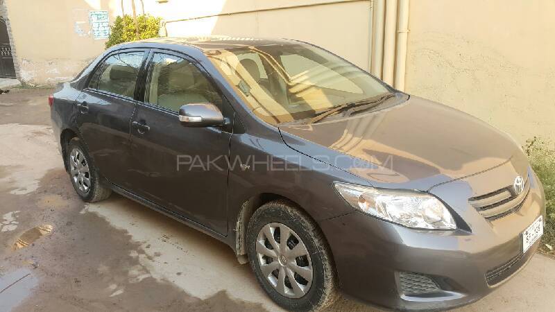 Toyota Corolla - 2011  Toyota Corolla - 2011  Image-2